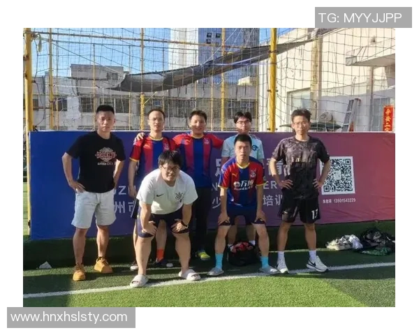 追逐足球明星的狂热之路：从球场到生活，热爱背后的疯狂与执着